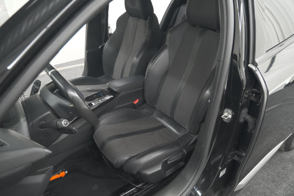Peugeot 2008 PureTech 130 GT-Line | Camera | Adaptieve Cruise Control | Allseason Banden | Navigatie Peugeot 2008 PureTech 130 GT-Line | Camera | Adaptieve Cruise Control | Allseason Banden | Navigatie