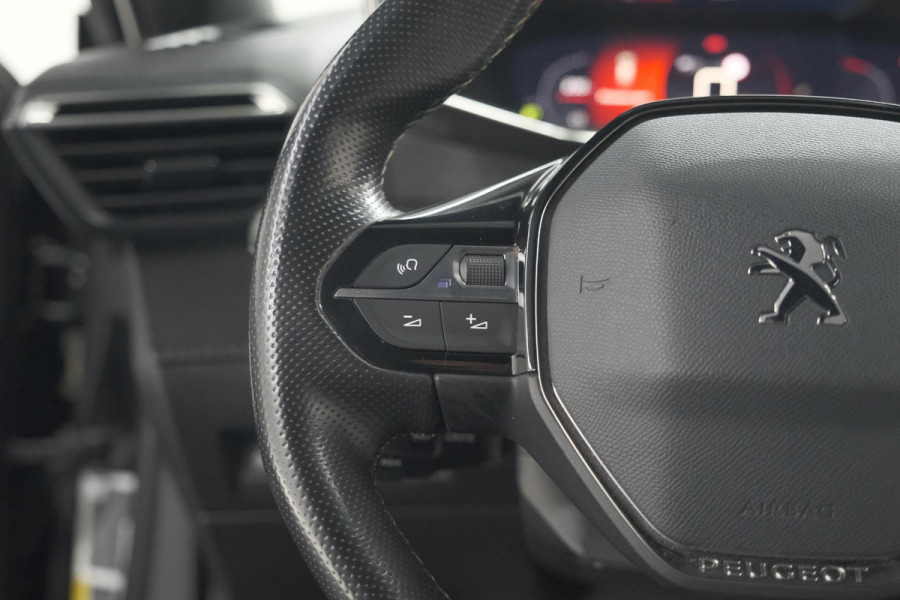 Peugeot 2008 PureTech 130 GT-Line | Camera | Adaptieve Cruise Control | Allseason Banden | Navigatie Peugeot 2008 PureTech 130 GT-Line | Camera | Adaptieve Cruise Control | Allseason Banden | Navigatie