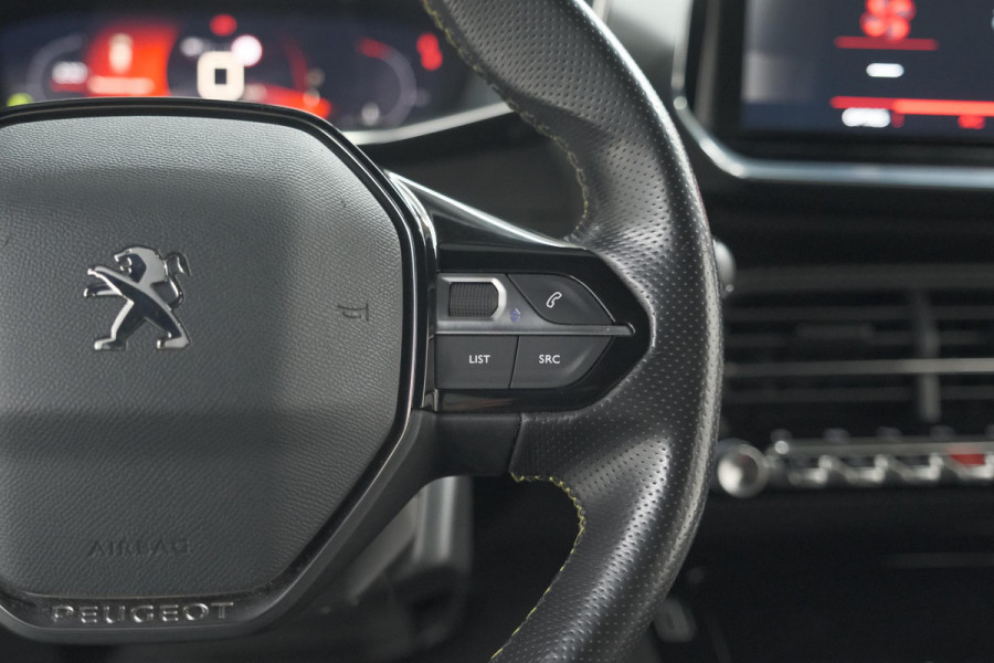 Peugeot 2008 PureTech 130 GT-Line | Camera | Adaptieve Cruise Control | Allseason Banden | Navigatie Peugeot 2008 PureTech 130 GT-Line | Camera | Adaptieve Cruise Control | Allseason Banden | Navigatie