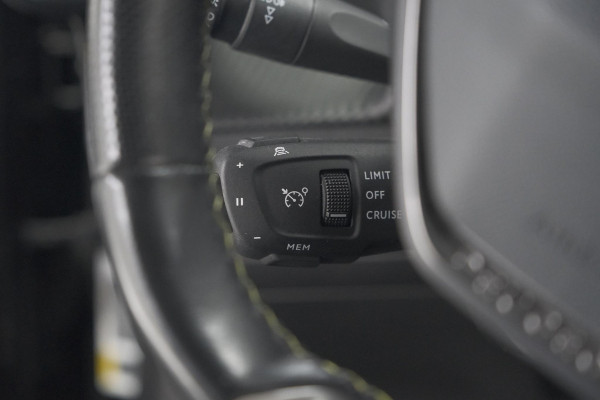 Peugeot 2008 PureTech 130 GT-Line | Camera | Adaptieve Cruise Control | Allseason Banden | Navigatie Peugeot 2008 PureTech 130 GT-Line | Camera | Adaptieve Cruise Control | Allseason Banden | Navigatie