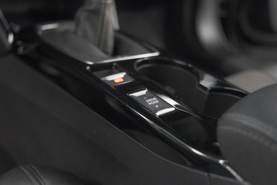 Peugeot 2008 PureTech 130 GT-Line | Camera | Adaptieve Cruise Control | Allseason Banden | Navigatie Peugeot 2008 PureTech 130 GT-Line | Camera | Adaptieve Cruise Control | Allseason Banden | Navigatie