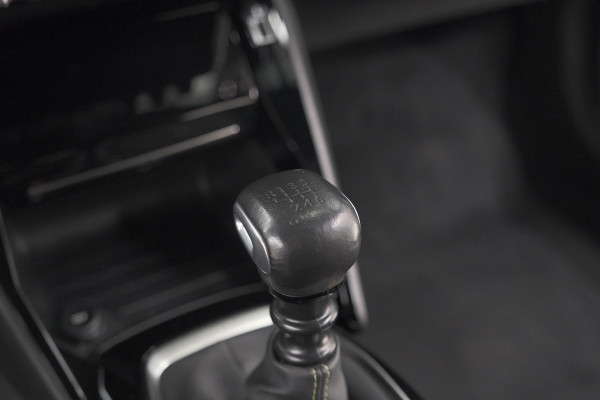 Peugeot 2008 PureTech 130 GT-Line | Camera | Adaptieve Cruise Control | Allseason Banden | Navigatie Peugeot 2008 PureTech 130 GT-Line | Camera | Adaptieve Cruise Control | Allseason Banden | Navigatie