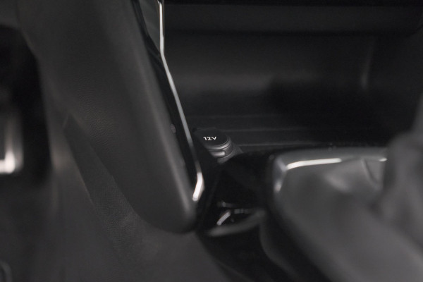 Peugeot 2008 PureTech 130 GT-Line | Camera | Adaptieve Cruise Control | Allseason Banden | Navigatie Peugeot 2008 PureTech 130 GT-Line | Camera | Adaptieve Cruise Control | Allseason Banden | Navigatie