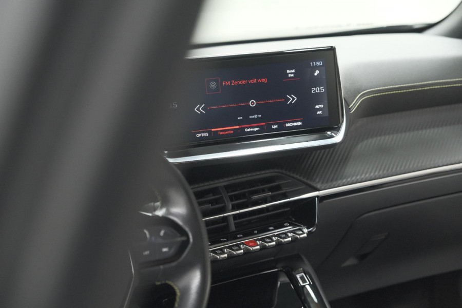 Peugeot 2008 PureTech 130 GT-Line | Camera | Adaptieve Cruise Control | Allseason Banden | Navigatie Peugeot 2008 PureTech 130 GT-Line | Camera | Adaptieve Cruise Control | Allseason Banden | Navigatie