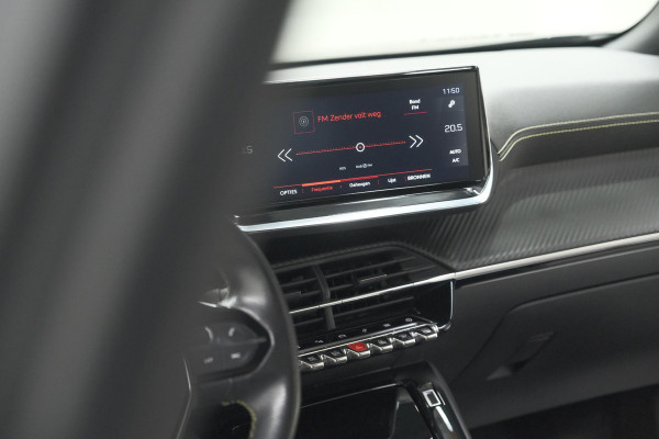 Peugeot 2008 PureTech 130 GT-Line | Camera | Adaptieve Cruise Control | Allseason Banden | Navigatie Peugeot 2008 PureTech 130 GT-Line | Camera | Adaptieve Cruise Control | Allseason Banden | Navigatie