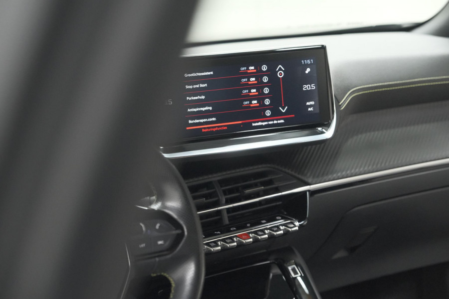 Peugeot 2008 PureTech 130 GT-Line | Camera | Adaptieve Cruise Control | Allseason Banden | Navigatie Peugeot 2008 PureTech 130 GT-Line | Camera | Adaptieve Cruise Control | Allseason Banden | Navigatie
