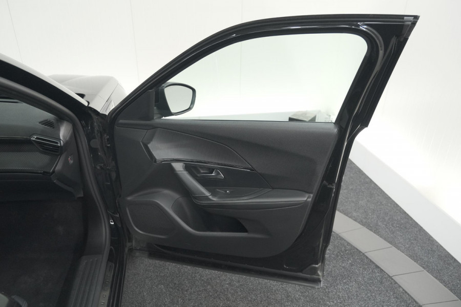 Peugeot 2008 PureTech 130 GT-Line | Camera | Adaptieve Cruise Control | Allseason Banden | Navigatie Peugeot 2008 PureTech 130 GT-Line | Camera | Adaptieve Cruise Control | Allseason Banden | Navigatie
