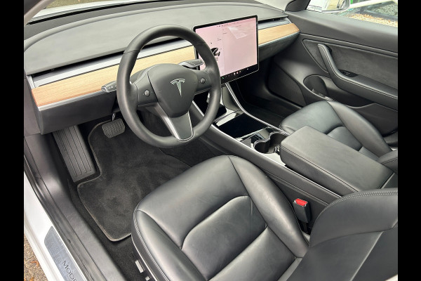 Tesla Model 3 Long Range AWD 75 kWh 84% SOH Trekhaak (1.000kg) Rijklaarprijs! Tesla Model 3 Long Range AWD 75 kWh 84% SOH Trekhaak (1.000kg) Rijklaarprijs!