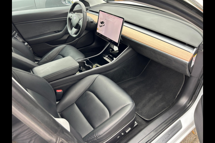 Tesla Model 3 Long Range AWD 75 kWh 84% SOH Trekhaak (1.000kg) Rijklaarprijs! Tesla Model 3 Long Range AWD 75 kWh 84% SOH Trekhaak (1.000kg) Rijklaarprijs!
