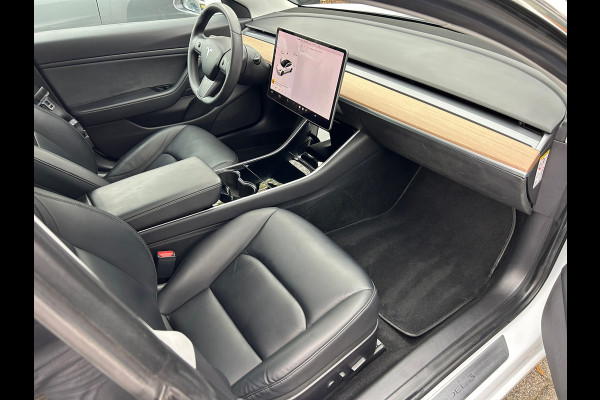 Tesla Model 3 Long Range AWD 75 kWh 84% SOH Trekhaak (1.000kg) Rijklaarprijs! Tesla Model 3 Long Range AWD 75 kWh 84% SOH Trekhaak (1.000kg) Rijklaarprijs!