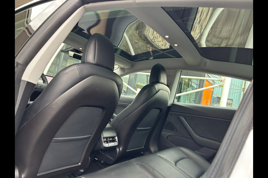 Tesla Model 3 Long Range AWD 75 kWh 84% SOH Trekhaak (1.000kg) Rijklaarprijs! Tesla Model 3 Long Range AWD 75 kWh 84% SOH Trekhaak (1.000kg) Rijklaarprijs!