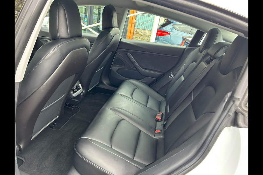 Tesla Model 3 Long Range AWD 75 kWh 84% SOH Trekhaak (1.000kg) Rijklaarprijs! Tesla Model 3 Long Range AWD 75 kWh 84% SOH Trekhaak (1.000kg) Rijklaarprijs!