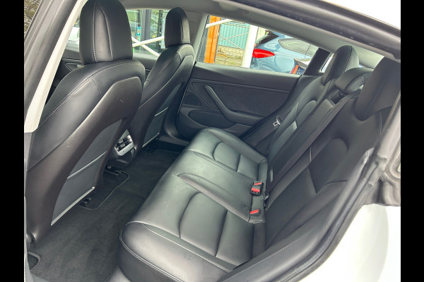 Tesla Model 3 Long Range AWD 75 kWh 84% SOH Trekhaak (1.000kg) Rijklaarprijs! Tesla Model 3 Long Range AWD 75 kWh 84% SOH Trekhaak (1.000kg) Rijklaarprijs!