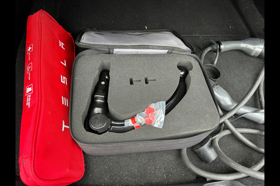 Tesla Model 3 Long Range AWD 75 kWh 84% SOH Trekhaak (1.000kg) Rijklaarprijs! Tesla Model 3 Long Range AWD 75 kWh 84% SOH Trekhaak (1.000kg) Rijklaarprijs!