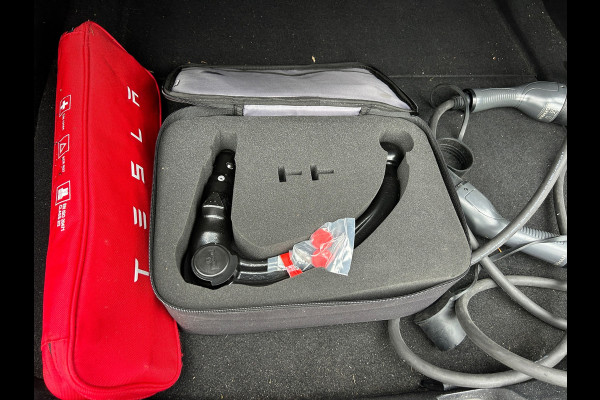 Tesla Model 3 Long Range AWD 75 kWh 84% SOH Trekhaak (1.000kg) Rijklaarprijs! Tesla Model 3 Long Range AWD 75 kWh 84% SOH Trekhaak (1.000kg) Rijklaarprijs!