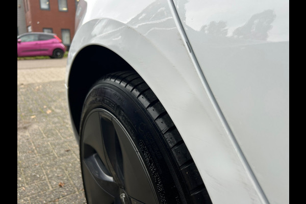 Tesla Model 3 Long Range AWD 75 kWh 84% SOH Trekhaak (1.000kg) Rijklaarprijs! Tesla Model 3 Long Range AWD 75 kWh 84% SOH Trekhaak (1.000kg) Rijklaarprijs!