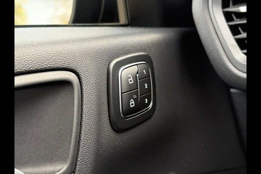 Ford Kuga 2.5 PHEV ST-Line X | 243pk | Driver Assistance Pack | Winterpack | Wegklapbare Trekhaak | Technology Pack | Agate Black Ford Kuga 2.5 PHEV ST-Line X | 243pk | Driver Assistance Pack | Winterpack | Wegklapbare Trekhaak | Technology Pack | Agate Black