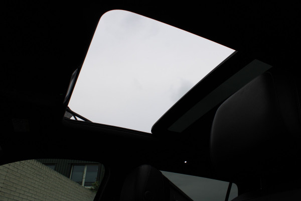 Volkswagen Tiguan Allspace 1.5 TSI R-Line 7p. | Panoramadak | Trekhaak | Navigatie | Adaptieve cruise Volkswagen Tiguan Allspace 1.5 TSI R-Line 7p. | Panoramadak | Trekhaak | Navigatie | Adaptieve cruise