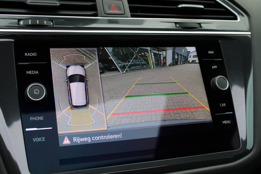 Volkswagen Tiguan Allspace 1.5 TSI R-Line 7p. | Panoramadak | Trekhaak | Navigatie | Adaptieve cruise Volkswagen Tiguan Allspace 1.5 TSI R-Line 7p. | Panoramadak | Trekhaak | Navigatie | Adaptieve cruise