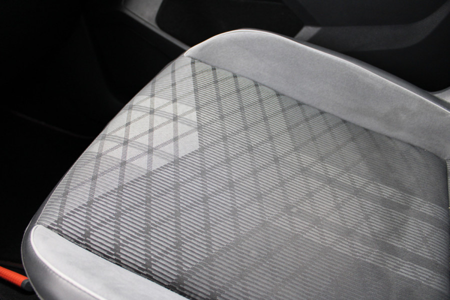 Volkswagen Tiguan Allspace 1.5 TSI R-Line 7p. | Panoramadak | Trekhaak | Navigatie | Adaptieve cruise Volkswagen Tiguan Allspace 1.5 TSI R-Line 7p. | Panoramadak | Trekhaak | Navigatie | Adaptieve cruise