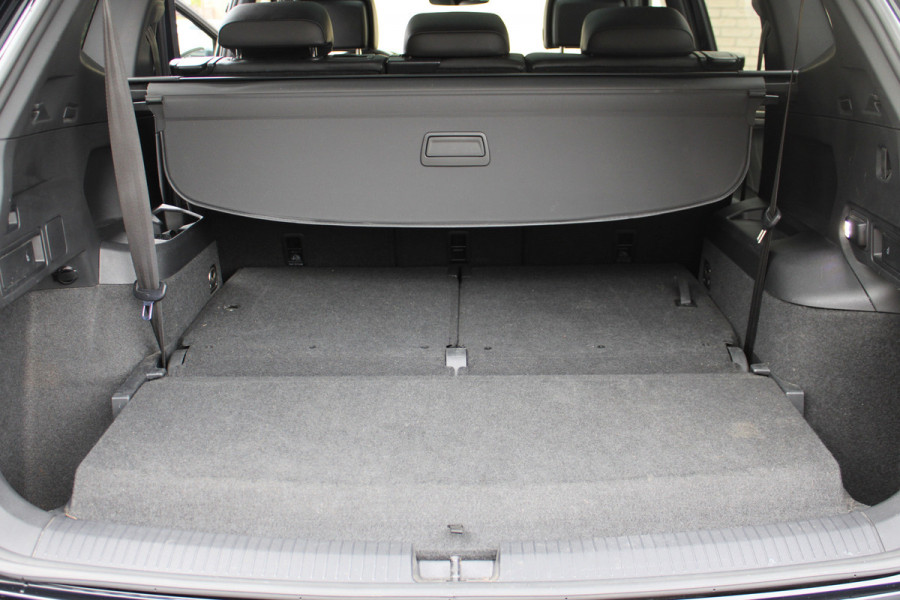 Volkswagen Tiguan Allspace 1.5 TSI R-Line 7p. | Panoramadak | Trekhaak | Navigatie | Adaptieve cruise Volkswagen Tiguan Allspace 1.5 TSI R-Line 7p. | Panoramadak | Trekhaak | Navigatie | Adaptieve cruise