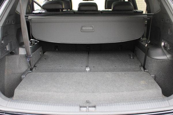Volkswagen Tiguan Allspace 1.5 TSI R-Line 7p. | Panoramadak | Trekhaak | Navigatie | Adaptieve cruise Volkswagen Tiguan Allspace 1.5 TSI R-Line 7p. | Panoramadak | Trekhaak | Navigatie | Adaptieve cruise
