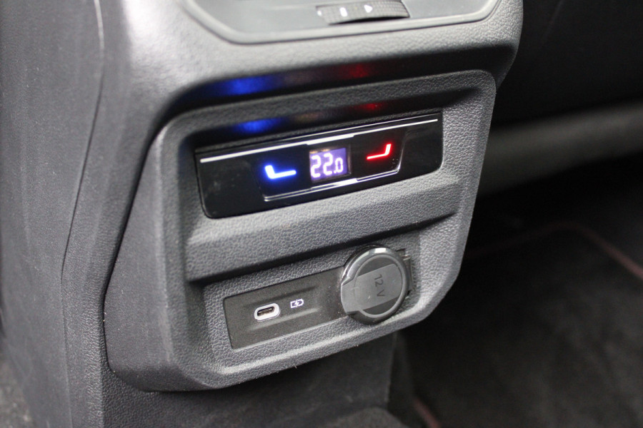 Volkswagen Tiguan Allspace 1.5 TSI R-Line 7p. | Panoramadak | Trekhaak | Navigatie | Adaptieve cruise Volkswagen Tiguan Allspace 1.5 TSI R-Line 7p. | Panoramadak | Trekhaak | Navigatie | Adaptieve cruise