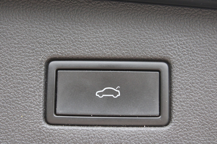 Volkswagen Tiguan Allspace 1.5 TSI R-Line 7p. | Panoramadak | Trekhaak | Navigatie | Adaptieve cruise Volkswagen Tiguan Allspace 1.5 TSI R-Line 7p. | Panoramadak | Trekhaak | Navigatie | Adaptieve cruise