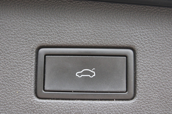 Volkswagen Tiguan Allspace 1.5 TSI R-Line 7p. | Panoramadak | Trekhaak | Navigatie | Adaptieve cruise Volkswagen Tiguan Allspace 1.5 TSI R-Line 7p. | Panoramadak | Trekhaak | Navigatie | Adaptieve cruise