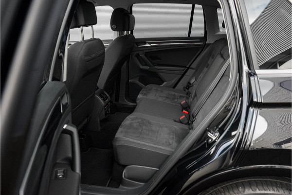 Volkswagen Tiguan 1.5 TSI Life Elegance ACC Winter Pack Suzuka 19" Trekhaak Volkswagen Tiguan 1.5 TSI Life Elegance ACC Winter Pack Suzuka 19" Trekhaak
