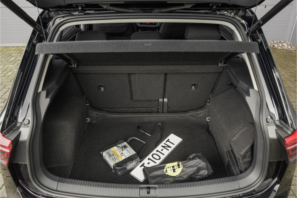 Volkswagen Tiguan 1.5 TSI Life Elegance ACC Winter Pack Suzuka 19" Trekhaak Volkswagen Tiguan 1.5 TSI Life Elegance ACC Winter Pack Suzuka 19" Trekhaak