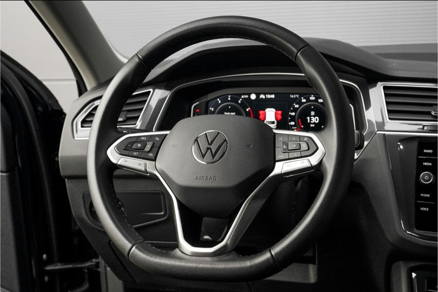 Volkswagen Tiguan 1.5 TSI Life Elegance ACC Winter Pack Suzuka 19" Trekhaak Volkswagen Tiguan 1.5 TSI Life Elegance ACC Winter Pack Suzuka 19" Trekhaak