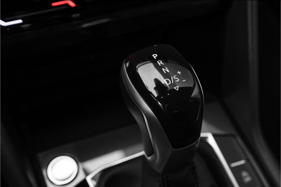 Volkswagen Tiguan 1.5 TSI Life Elegance ACC Winter Pack Suzuka 19" Trekhaak Volkswagen Tiguan 1.5 TSI Life Elegance ACC Winter Pack Suzuka 19" Trekhaak