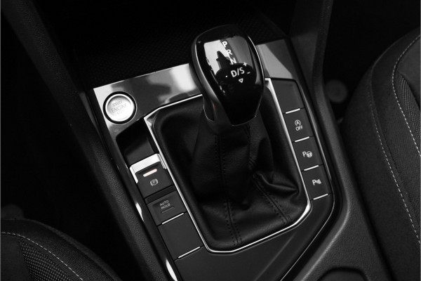 Volkswagen Tiguan 1.5 TSI Life Elegance ACC Winter Pack Suzuka 19" Trekhaak Volkswagen Tiguan 1.5 TSI Life Elegance ACC Winter Pack Suzuka 19" Trekhaak