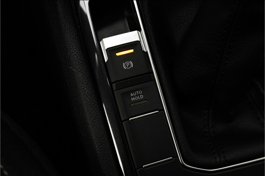 Volkswagen Tiguan 1.5 TSI Life Elegance ACC Winter Pack Suzuka 19" Trekhaak Volkswagen Tiguan 1.5 TSI Life Elegance ACC Winter Pack Suzuka 19" Trekhaak