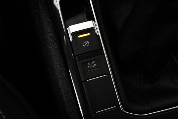 Volkswagen Tiguan 1.5 TSI Life Elegance ACC Winter Pack Suzuka 19" Trekhaak Volkswagen Tiguan 1.5 TSI Life Elegance ACC Winter Pack Suzuka 19" Trekhaak