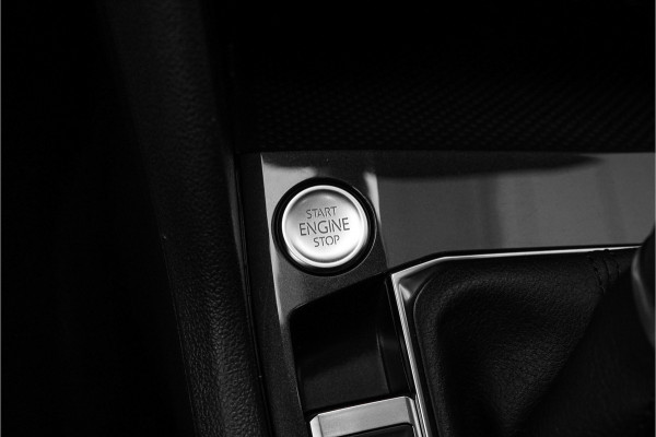 Volkswagen Tiguan 1.5 TSI Life Elegance ACC Winter Pack Suzuka 19" Trekhaak Volkswagen Tiguan 1.5 TSI Life Elegance ACC Winter Pack Suzuka 19" Trekhaak