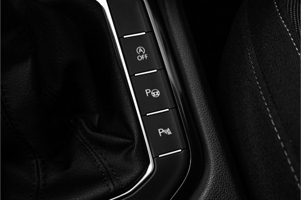 Volkswagen Tiguan 1.5 TSI Life Elegance ACC Winter Pack Suzuka 19" Trekhaak Volkswagen Tiguan 1.5 TSI Life Elegance ACC Winter Pack Suzuka 19" Trekhaak