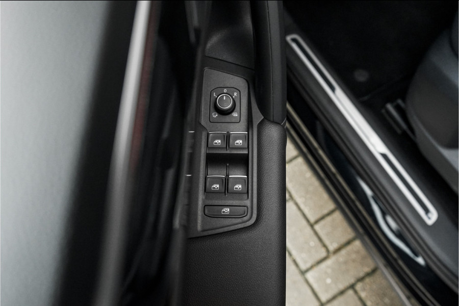 Volkswagen Tiguan 1.5 TSI Life Elegance ACC Winter Pack Suzuka 19" Trekhaak Volkswagen Tiguan 1.5 TSI Life Elegance ACC Winter Pack Suzuka 19" Trekhaak