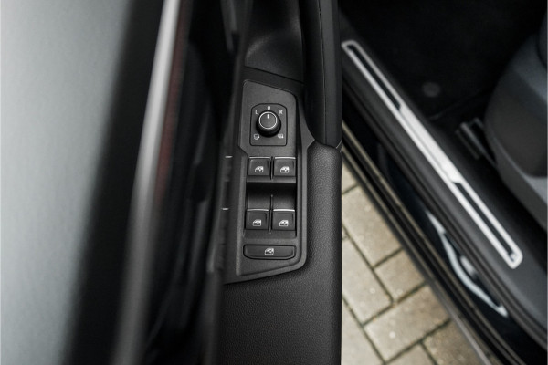 Volkswagen Tiguan 1.5 TSI Life Elegance ACC Winter Pack Suzuka 19" Trekhaak Volkswagen Tiguan 1.5 TSI Life Elegance ACC Winter Pack Suzuka 19" Trekhaak