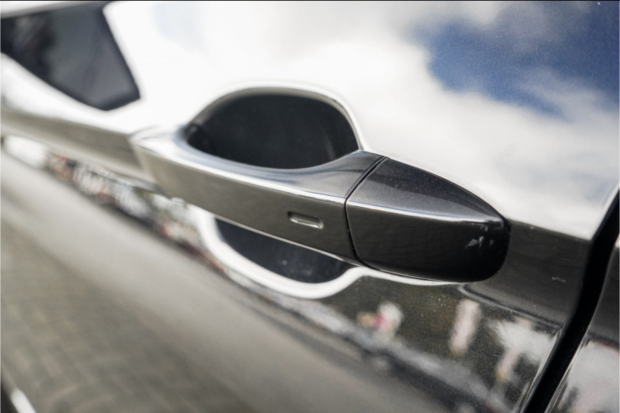 Volkswagen Tiguan 1.5 TSI Life Elegance ACC Winter Pack Suzuka 19" Trekhaak Volkswagen Tiguan 1.5 TSI Life Elegance ACC Winter Pack Suzuka 19" Trekhaak