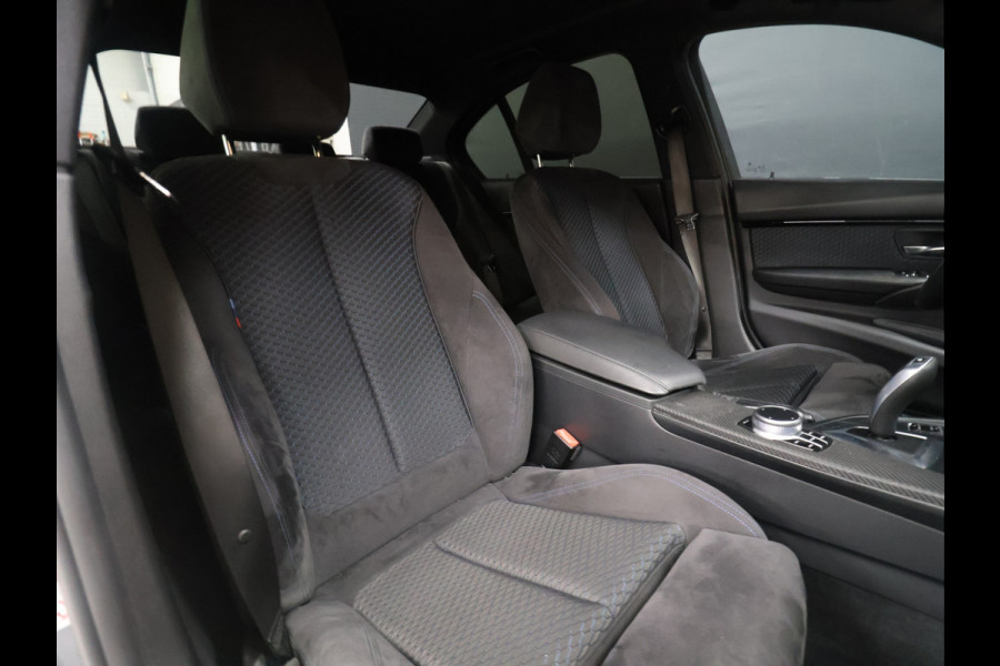 BMW 3-serie 330i Centennial Executive M Sport [GROOT NAVIGATIE, TREKHAAK, ALCANTARA SPORTSTOELEN, SPORTSTUUR, PDC V+A, BLUETOOTH, CLIMATE CONTROL, NIEUWSTAAT]