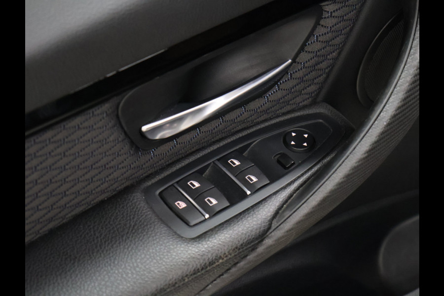 BMW 3-serie 330i Centennial Executive M Sport [GROOT NAVIGATIE, TREKHAAK, ALCANTARA SPORTSTOELEN, SPORTSTUUR, PDC V+A, BLUETOOTH, CLIMATE CONTROL, NIEUWSTAAT]
