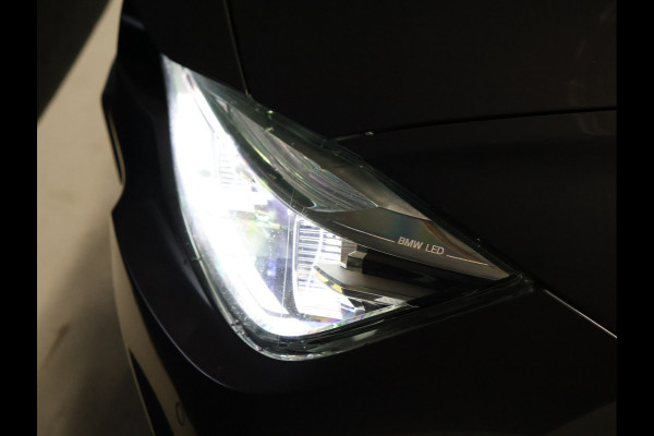 BMW 3-serie 330i Centennial Executive M Sport [GROOT NAVIGATIE, TREKHAAK, ALCANTARA SPORTSTOELEN, SPORTSTUUR, PDC V+A, BLUETOOTH, CLIMATE CONTROL, NIEUWSTAAT]