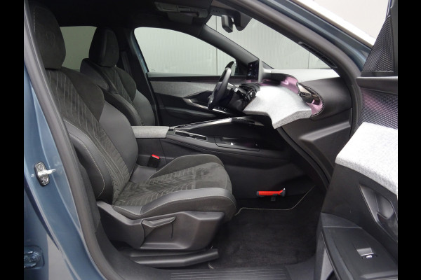 Peugeot E-3008 GT Avantage 210 73 kWh * WARMTEPOMP * 4 SEIZOENSBANDEN !! Peugeot E-3008 GT Avantage 210 73 kWh * WARMTEPOMP * 4 SEIZOENSBANDEN !!