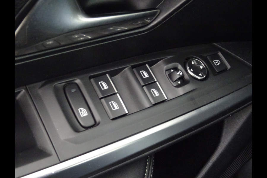 Peugeot E-3008 GT Avantage 210 73 kWh * WARMTEPOMP * 4 SEIZOENSBANDEN !! Peugeot E-3008 GT Avantage 210 73 kWh * WARMTEPOMP * 4 SEIZOENSBANDEN !!