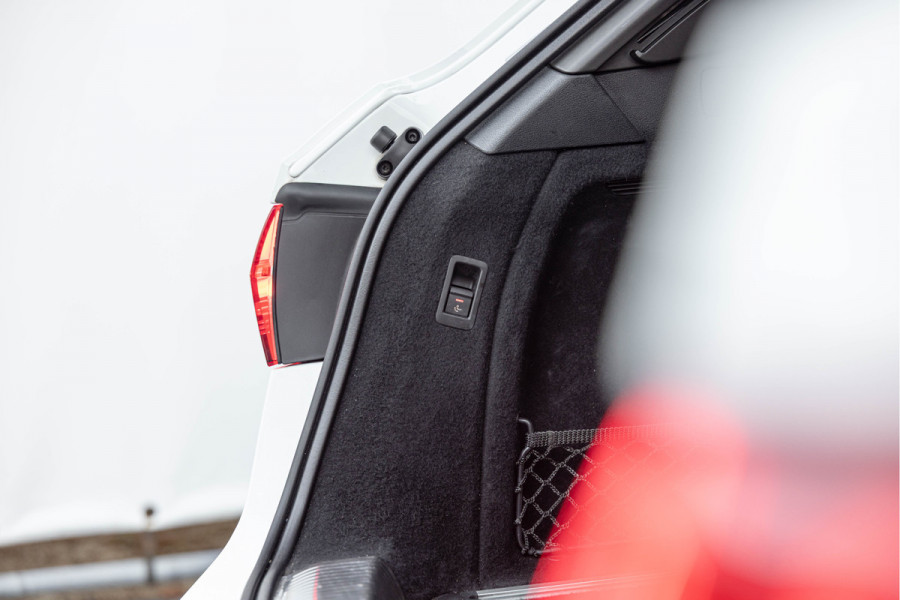 Audi A4 Avant 45 TDI 231pk Quattro S-line Pano Matrix Trekhaak ACC 19''