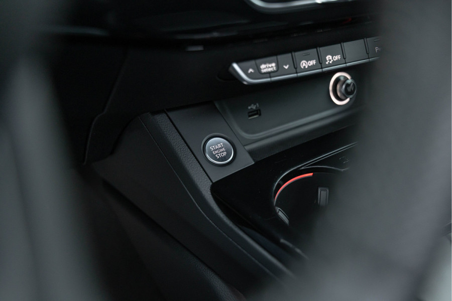 Audi A4 Avant 45 TDI 231pk Quattro S-line Pano Matrix Trekhaak ACC 19''