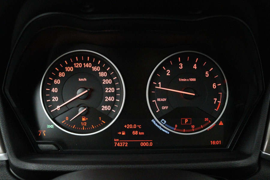 BMW X1 XDrive20i High Executive (PANORAMADAK, TREKHAAK, STOELVERWARMING, ACHTERUITRIJCAMERA, HEAD-UP, DEALER ONDERHOUDEN)