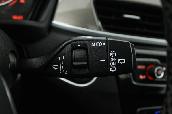 BMW X1 XDrive20i High Executive (PANORAMADAK, TREKHAAK, STOELVERWARMING, ACHTERUITRIJCAMERA, HEAD-UP, DEALER ONDERHOUDEN)